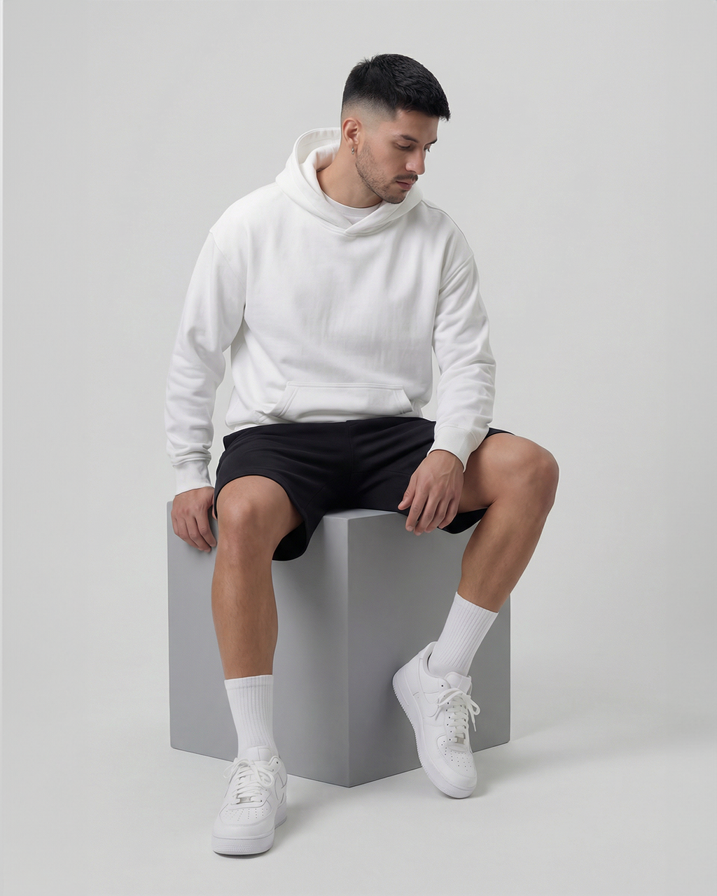 Bermuda lisa Negra + Hoodie Blanco